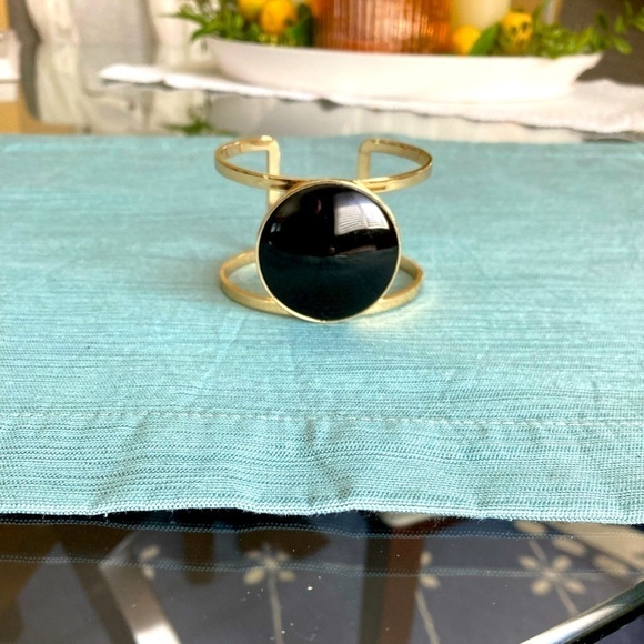 Jewelry - Gold bangle with round black centerpiece